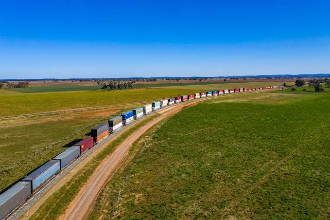 Fresh concerns have been laid against Inland Rail's plans to travel through the city, with WWCC calling out for a change to the Docker Street crossing.