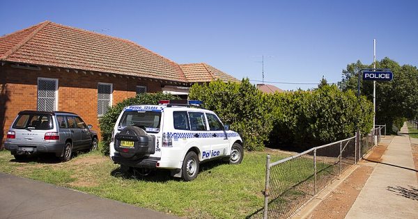 Leeton man allegedly bites police sergeant's thigh during random breath test