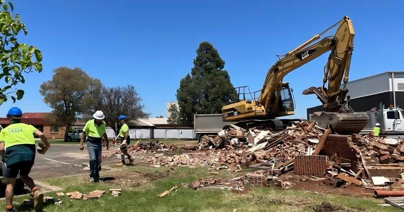 Demolition of old Griffith hospital buildings slammed as government splurges on health worker housing