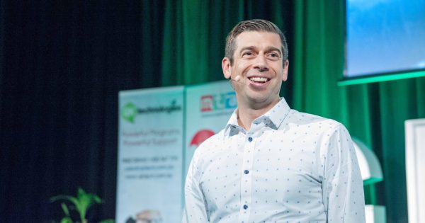 TV star to visit Griffith and give free talk for parents on developing resilience in children