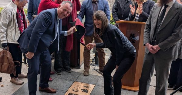 Plaque immortalises Wagga performing arts pioneer Zita Denholm