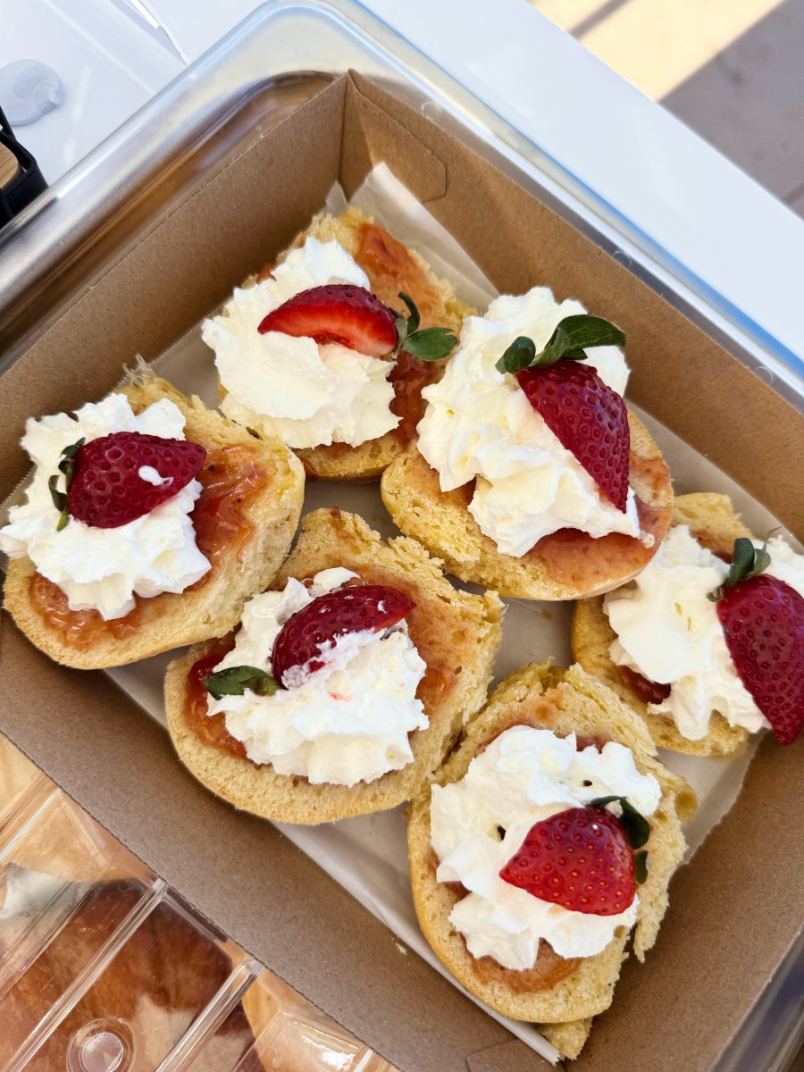 scones with strawberries and cream