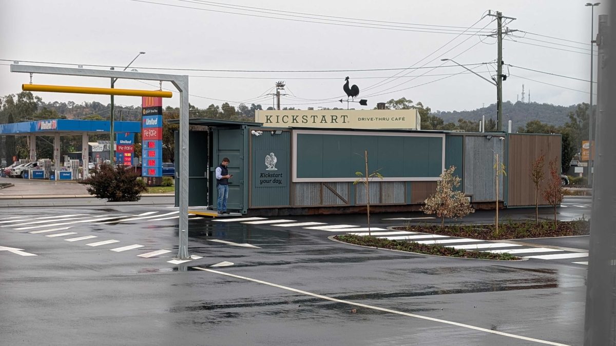 Alongside the new Oporto restaurant is the new drive through coffee shop Kickstart Expresso.