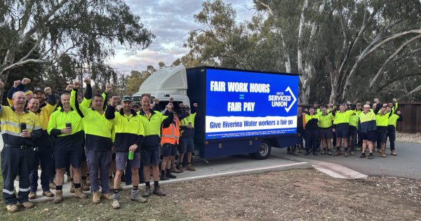 Union to continue strike action as Riverina Water refuses to set same hours for all workers
