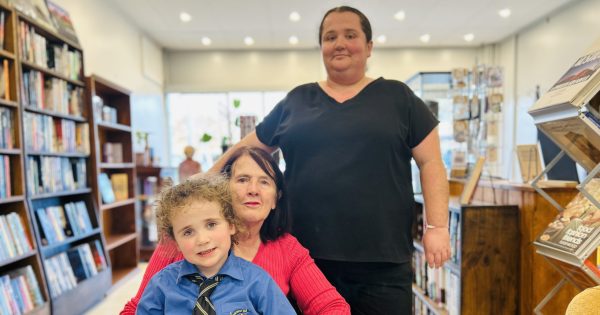 Six boxes at Yanco markets to 5000 titles: Griffith bookshop moves to main street