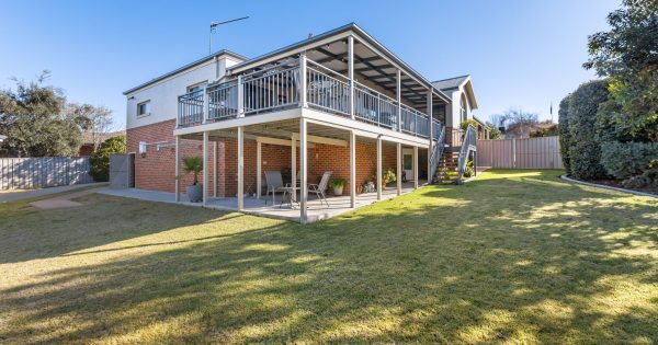 Entertainer's home a foothold in one of Wagga's premier suburbs