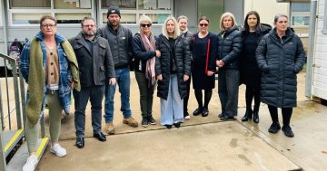 Hanwood parents fight NSW Government plans to strip five classooms from their kids' school