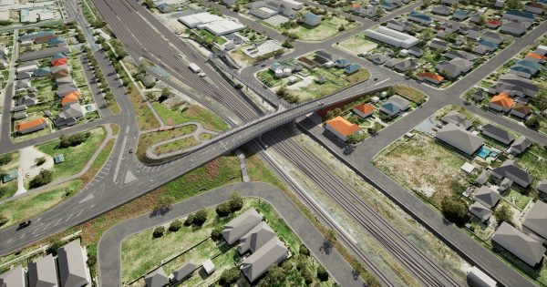 Junee businesses ask why Kemp St bridge needs to close for 18 months as Inland Rail work continues