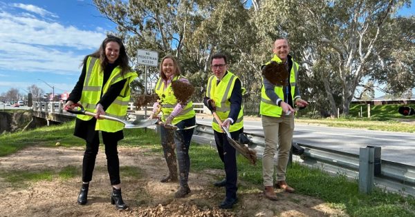 Work begins on Wagga's Marshalls Creek Street Bridge but what's happening with Gobba?