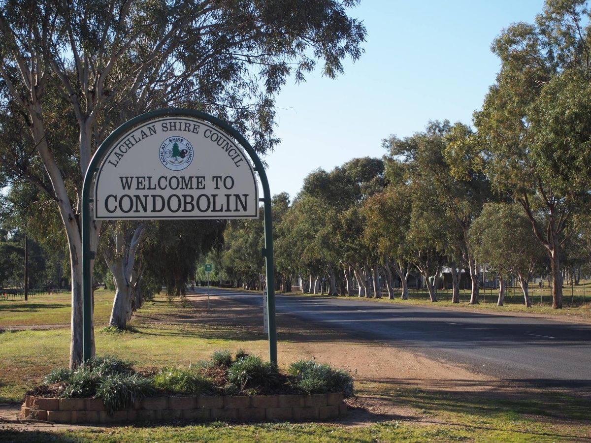 welcome to condobolin sign 