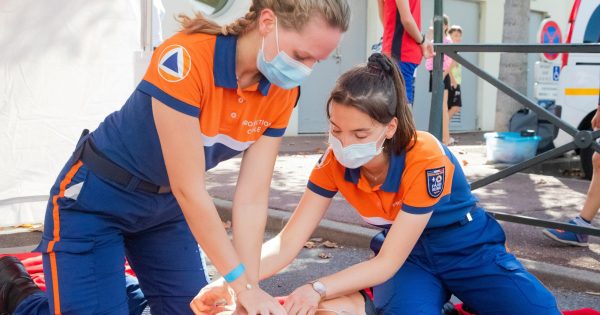 'Difference between life and death': Free mental health and first aid training for women in Wagga, Albury