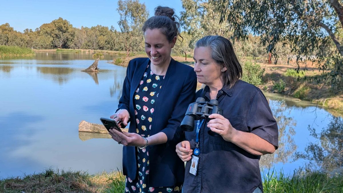 Wagga Deputy Mayor Georgie Davies and environmental education officer Christina Reid learn to use the Aussie Bird Count app.
