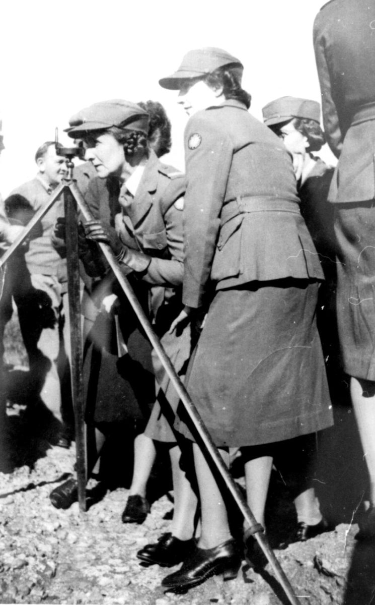 women in the Land Army in WWII