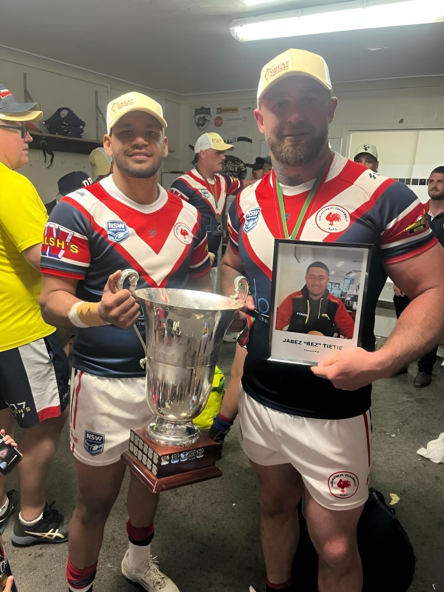 winning players with trophy 