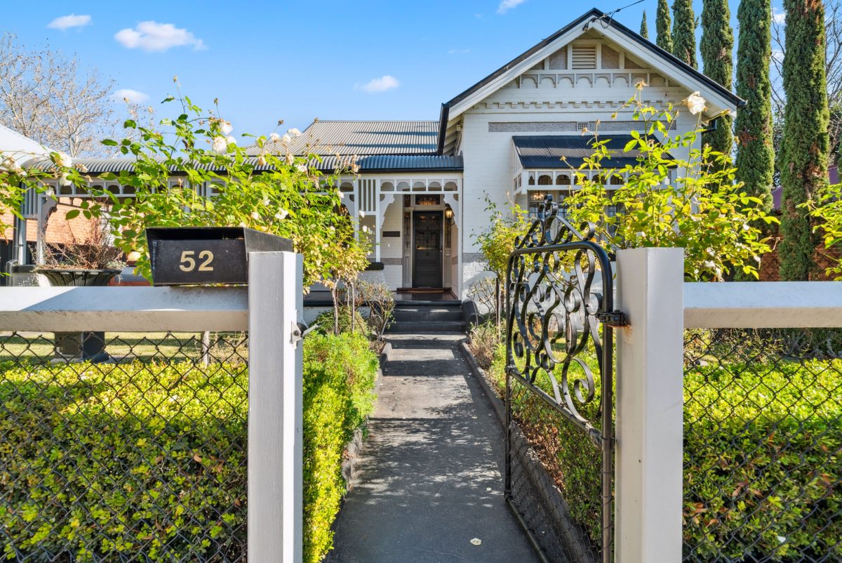 exterior wagga home