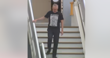It's unknown what pleasures were had by Ley focussing on the PM's t-shirt
