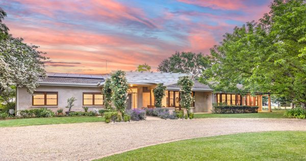 Lake Albert home on five acres has the best of country and town life