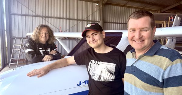Wagga pilot takes his first solo flight at age 15 and proves his teachers wrong
