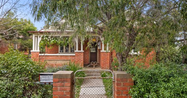 Long-held Wagga home hits the market boasting great location and history