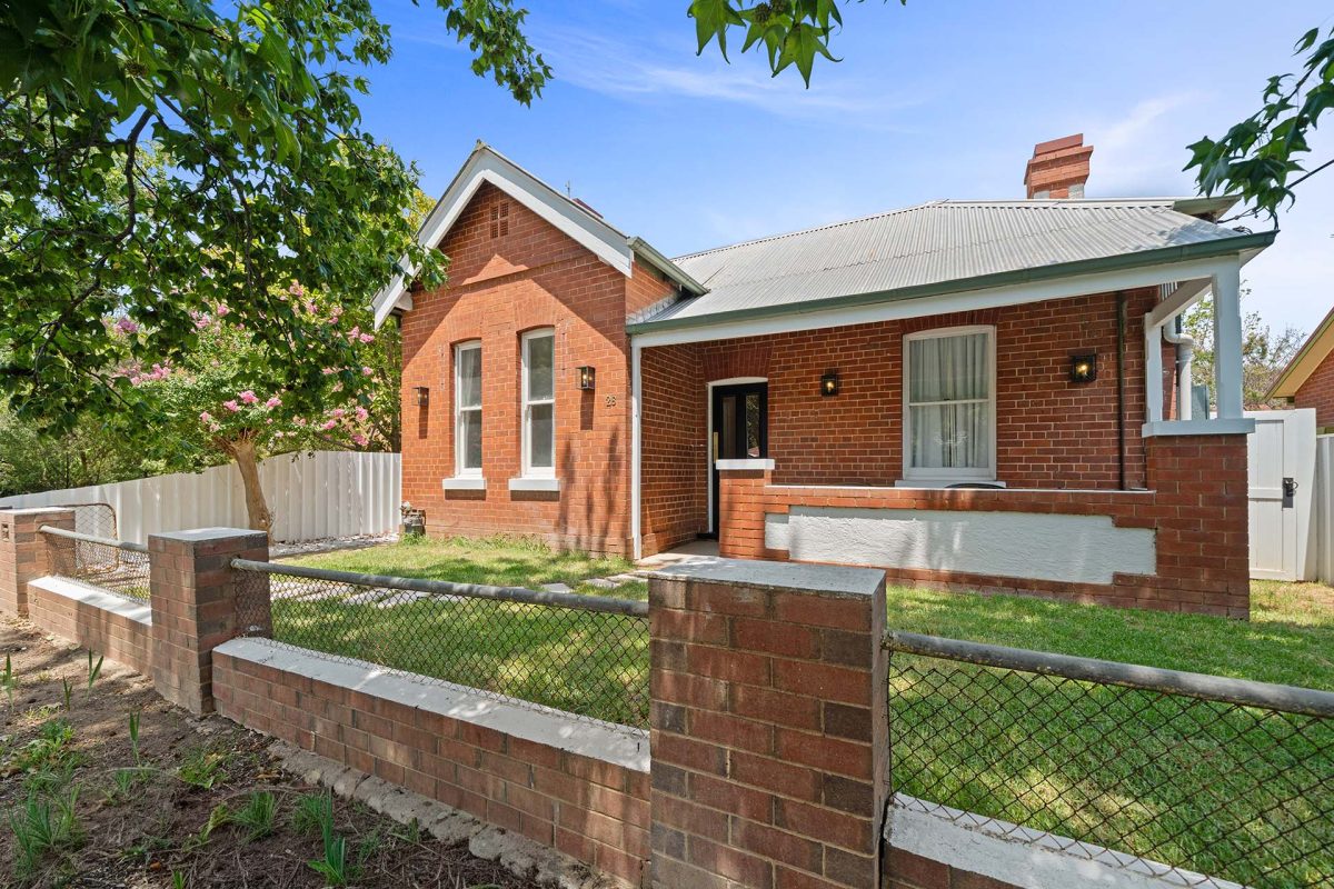 A recent renovation and a perfect location in central Wagga make this home a knockout.