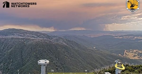 UPDATE: Smoke from Victoria blaze reaches Snowies residents, Yowrie firefighters focus on containment