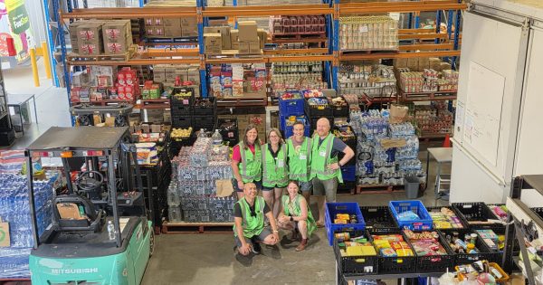 'The community started responding before we even asked': Four tonnes of donations for Upper Murray bushfire victims