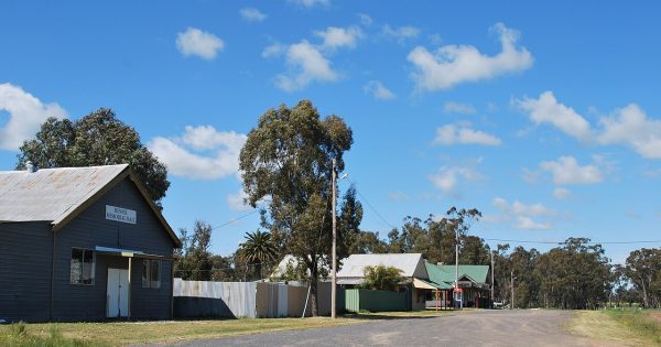 'Senseless act': Police appeal for dashcam footage of suspicious fires in southern Riverina
