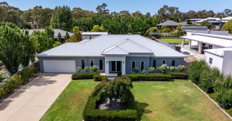 Half-acre entertainer's paradise was built for the Riverina lifestyle